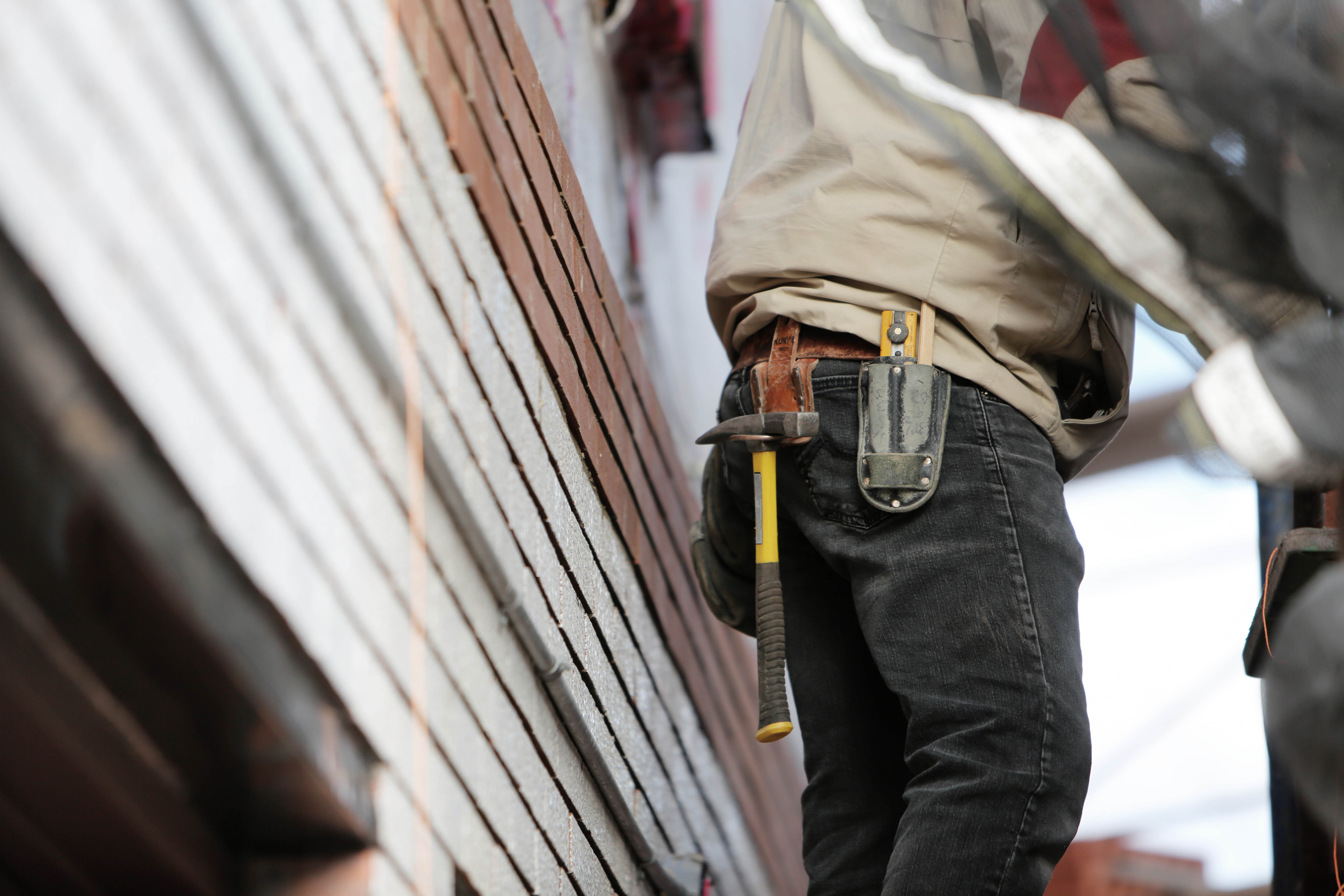 2014-12-Life-of-Pix-free-stock-photos-hammer-man-building-tools-leeroy